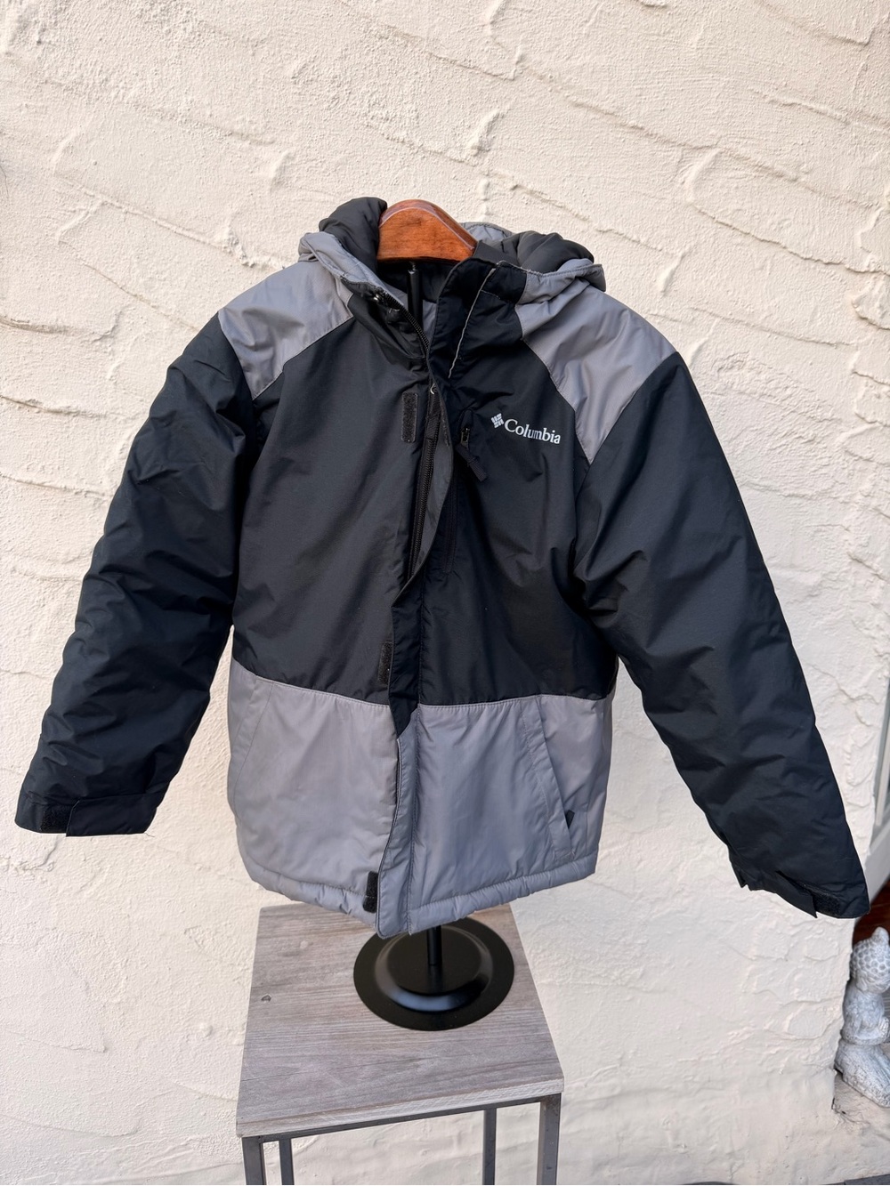 Columbia Kids Black and Gray Hooded Puffer Jacket size: S